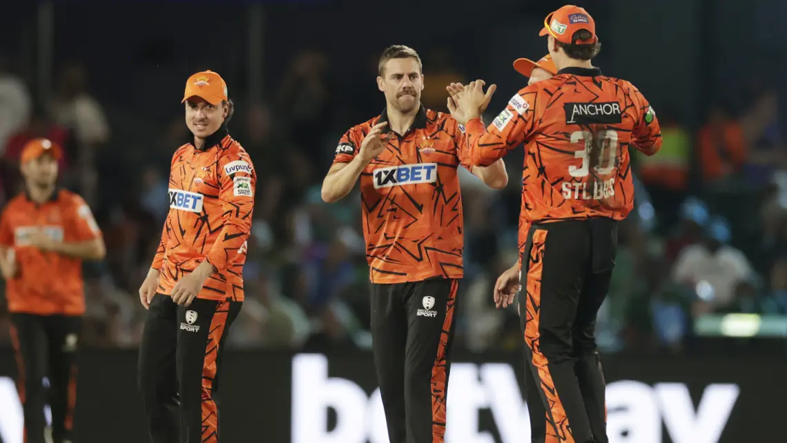 Sunrisers hand Paarl Royal pasting